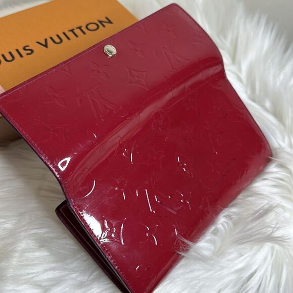 COPY - 💯Authentic Louis Vuitton Vernis Monogram Wallet 🍀 - Picture 11 of 13